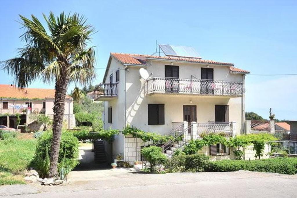 Apartments Vrisnik Jelsa  Exterior photo