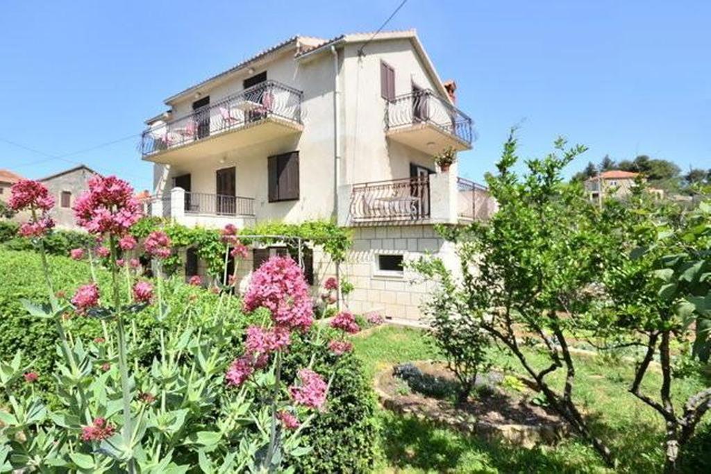 Apartments Vrisnik Jelsa  Exterior photo